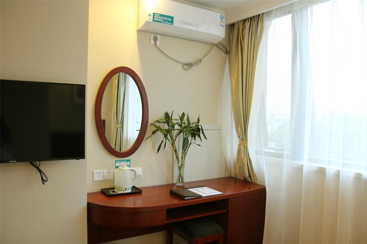 Greentree Inn Jiangsu Zhenjiang Dingmao Industrial Park Wode Square Express Hotel Dış mekan fotoğraf